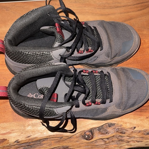 COLUMBIA HIKING BOOTS - Picture 2 of 5
